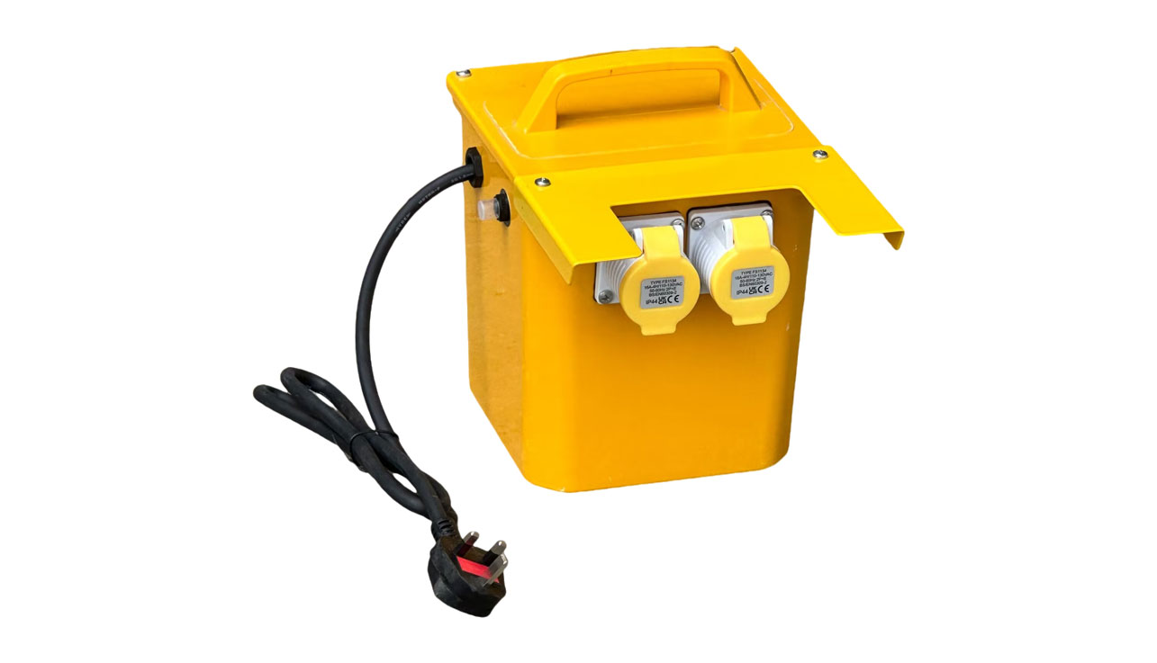 Deta Briticent 3.3KVA Portable Transformer With 2x16A Socket & 2m Lead