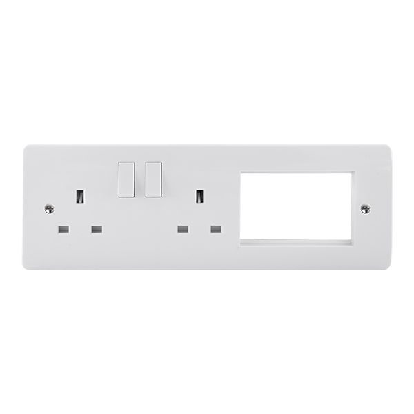 Click New Media 4 Gang Lounge Plate With 3 Modules White