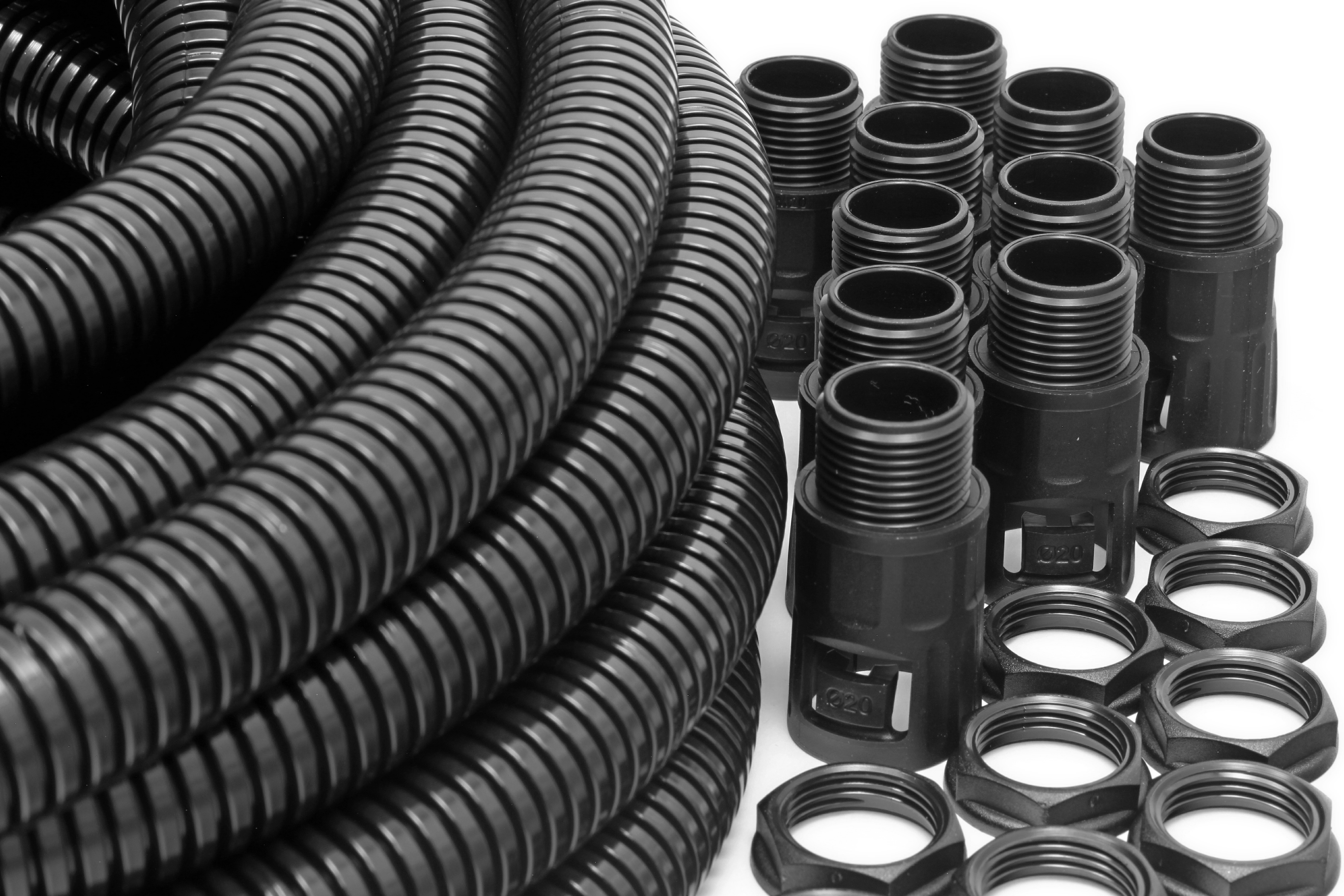 25mm Contractors Pack 10m With Adaptors IP66 Black
