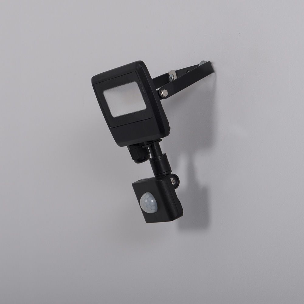 KSR Siena Cr 10W 845lm IP65 LED Floodlight with PIR Black 4000K