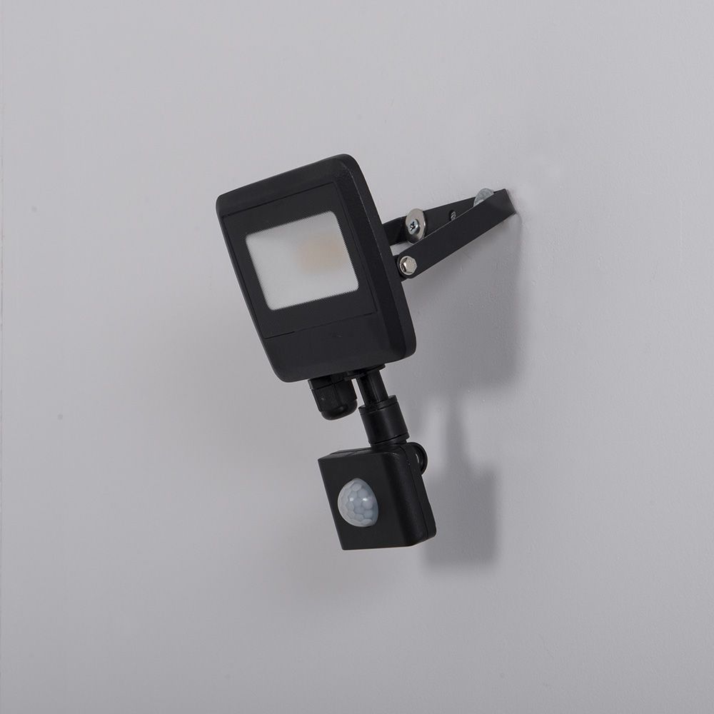 KSR Siena Cr 20W 1685lm IP65 LED Floodlight With PIR Black 4000K | 1