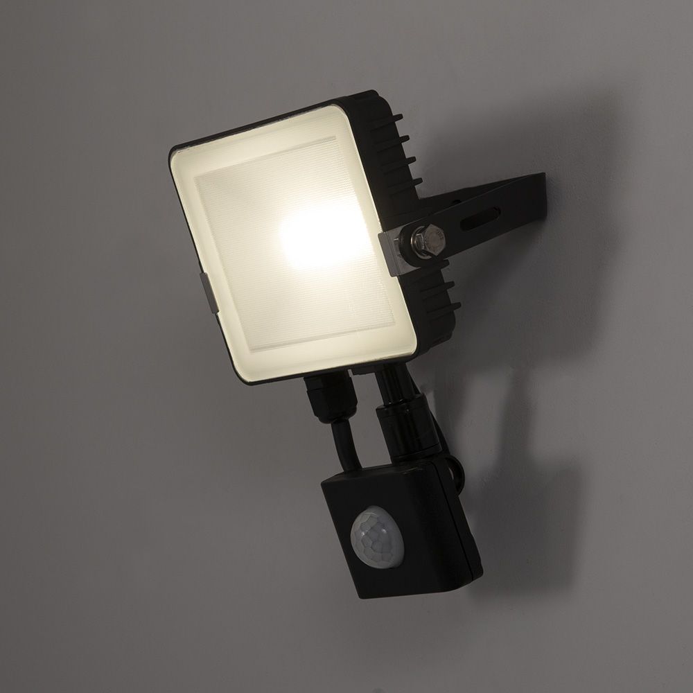 KSR Siena CL 10W 985lm IP65 LED Polycarbonate Floodlight with Manual Overide PIR Black 4000K