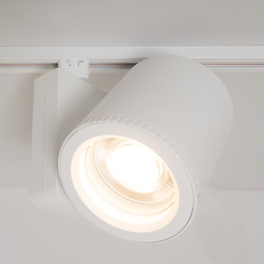 KSR Escala Pro 46W 3000K LED Track Fitting with Adjustable Beam White