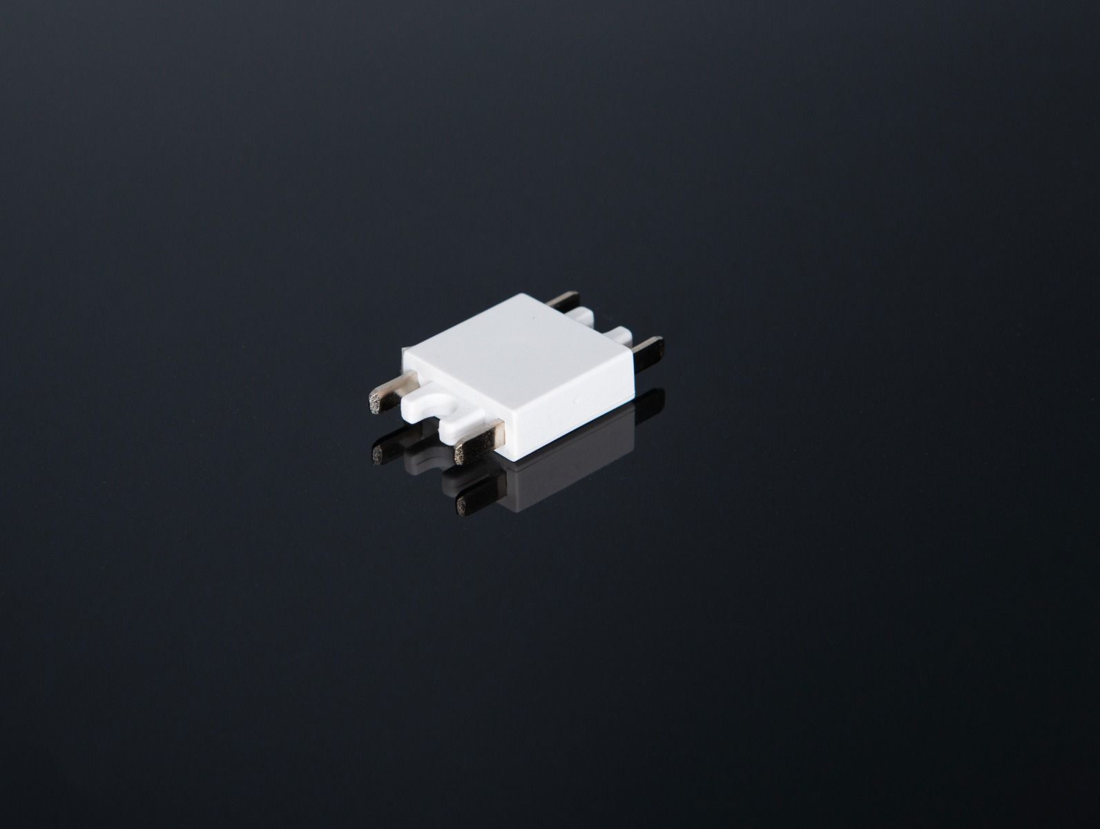 KSR Mag-Trac Straight Connector White