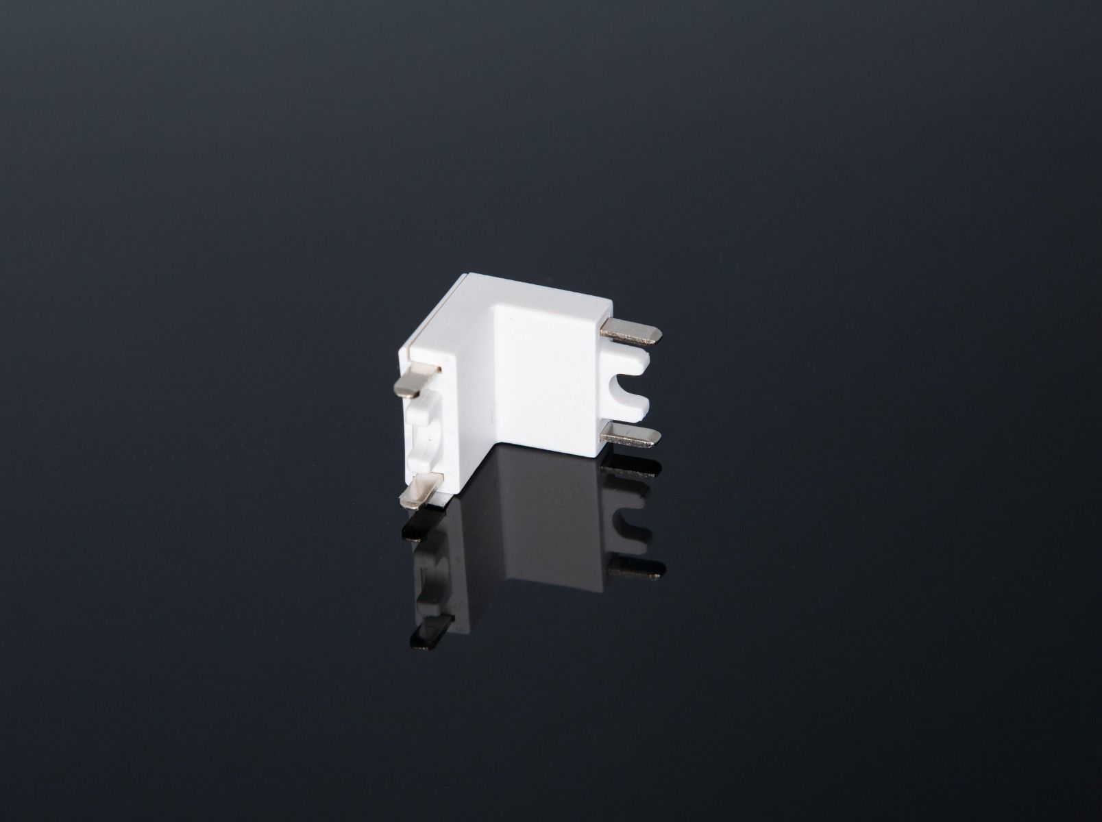 KSR Mag-Trac In Connector White
